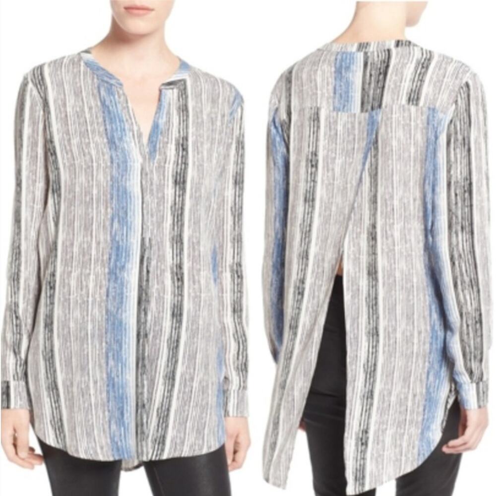 ASTR Split Back Popover Tunic Top Blue Striped Size M